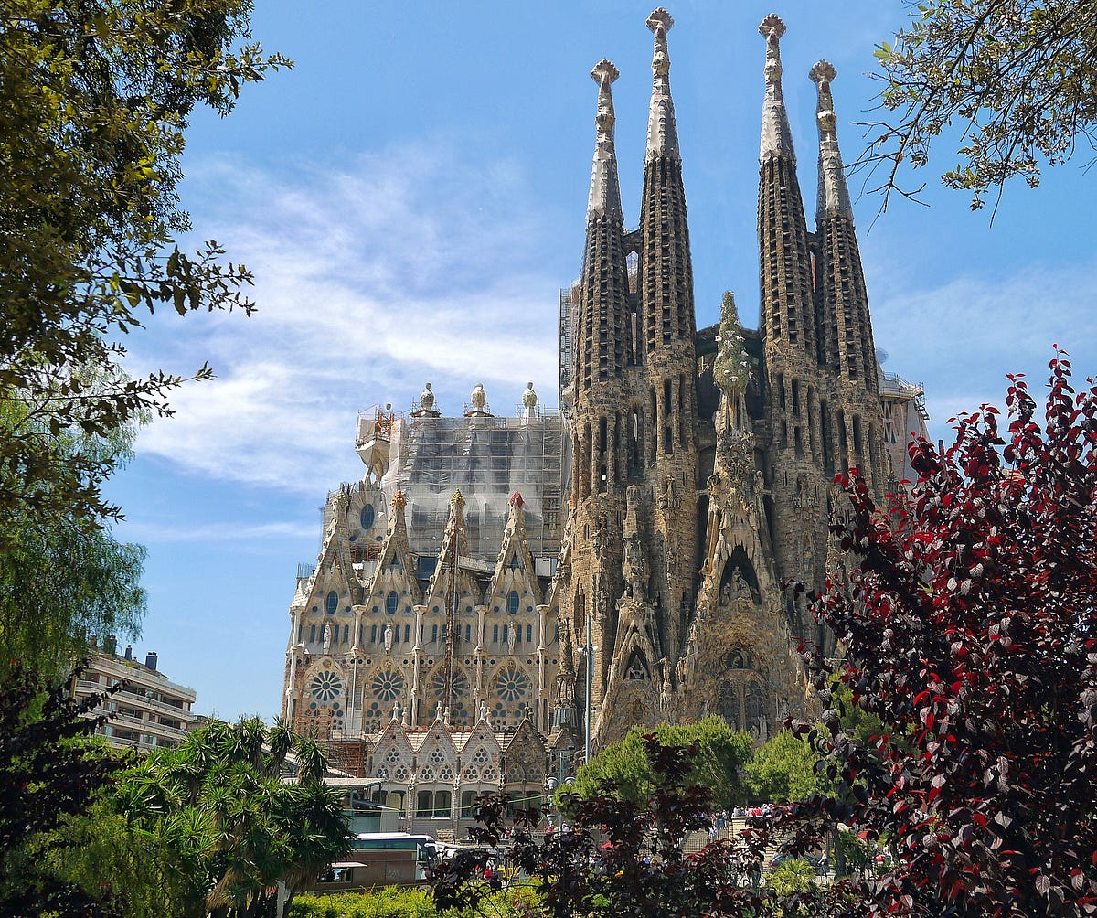 洋書 GAUDI THE VISIONARY Antoni Gaudí: The Visionary Architect who Created