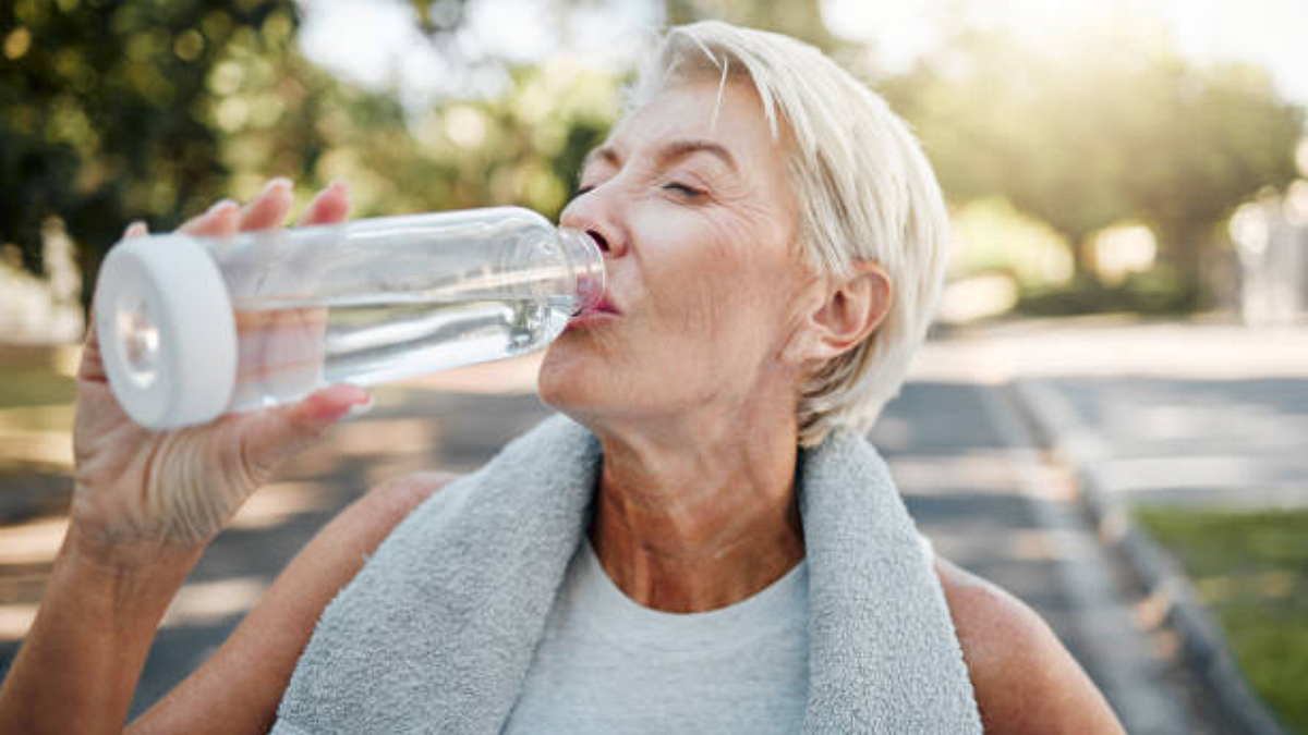 The Surprising Benefits of Drinking Water Before Bed and After Waking