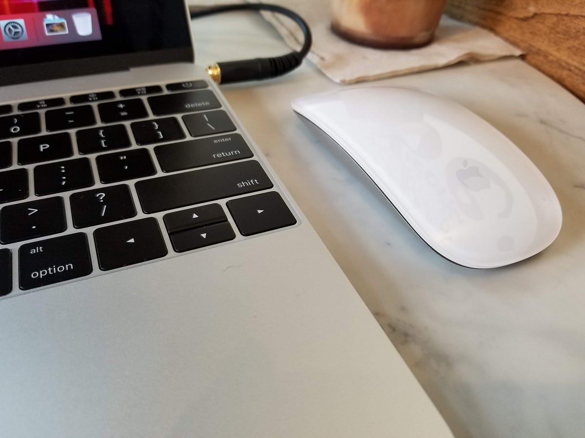 MacBook Pro2020スペースグレー + Magic Mouse 新製品スペースグレイのMagic Mouse 2（単品売）・Appleの黒ネズミを