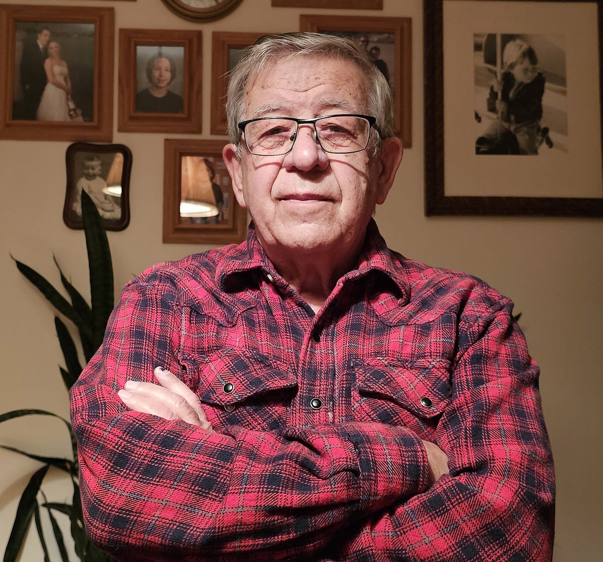 Will the Real Robert Stand Up!. Journal Nouveau 76 by Robert G