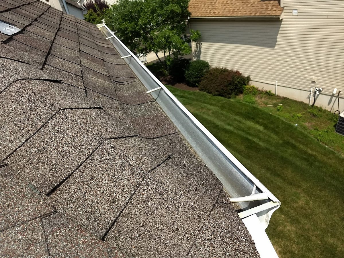 The Distinctions In Between DoItYourself and Expert Gutter House