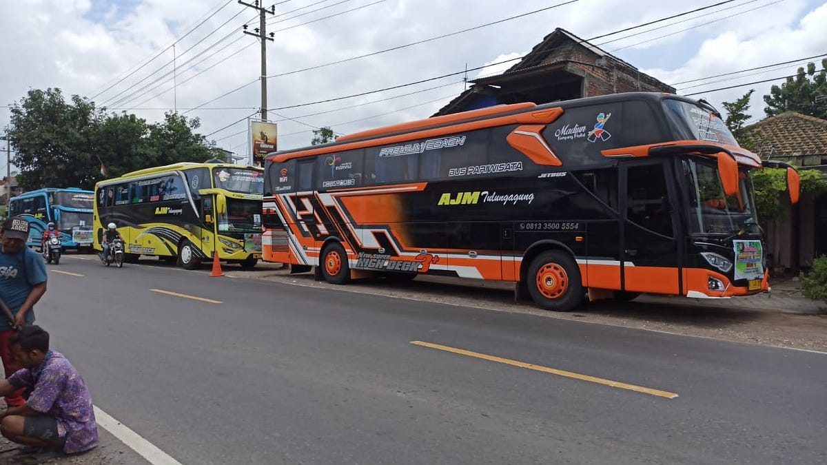 PT Fajar Bus Pariwisata Pekanbaru: Mengarungi Jalan Raya Riau dengan Layanan Prima