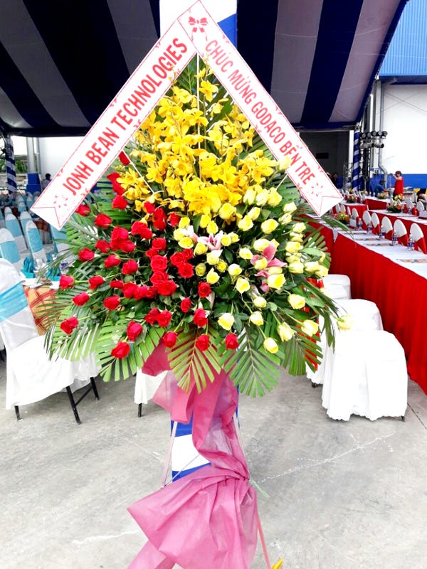 Đặt hoa khai trương Vũng Tàu: Kệ hoa chuyên nghiệp, giao nhanh trong 2 giờ