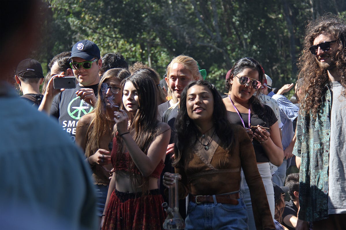 Image of: A Play-by-Play Diary of UC Santa Cruz’s Legendary, Illicit 4/20 Festival (Photos)