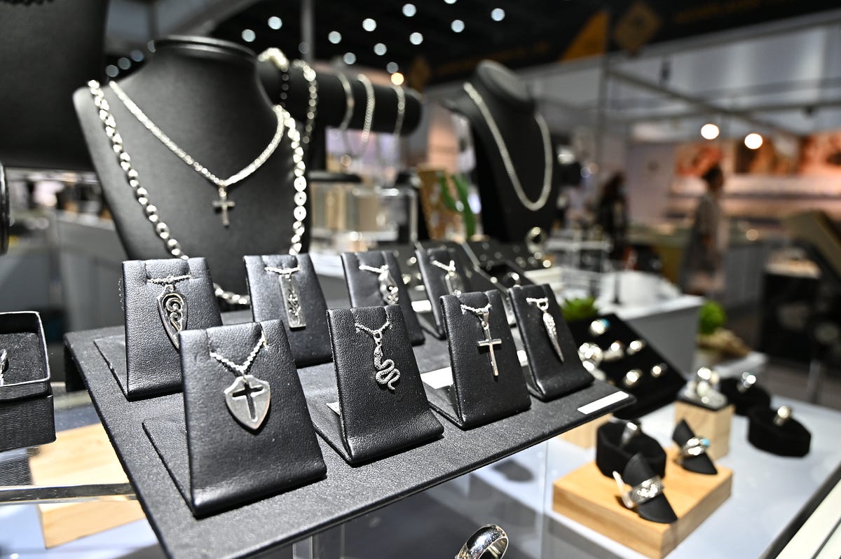 Trendy vs. Timeless: Choosing the Perfect Silver Jewelry  by Silver 