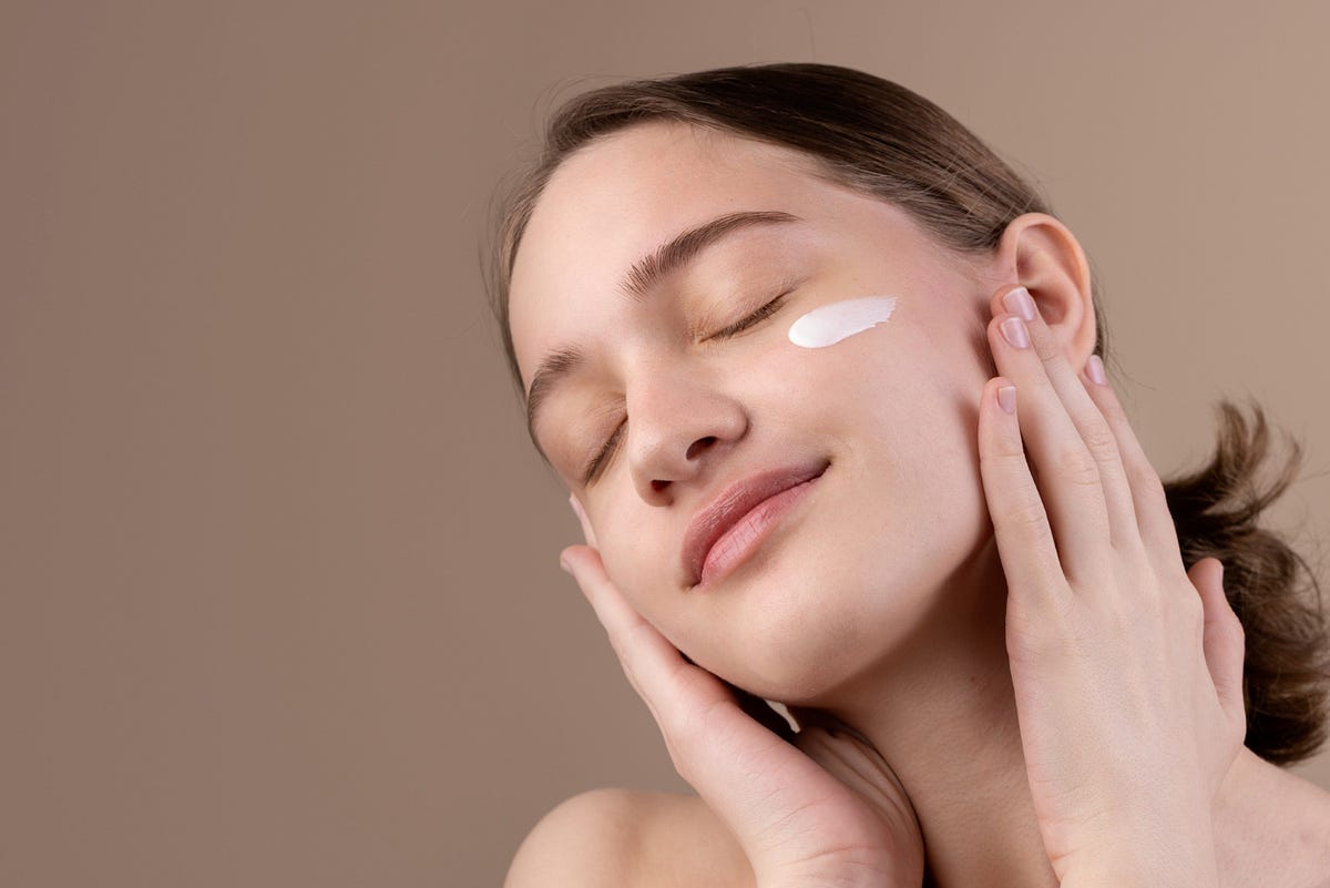 The Ultimate Guide to Using Serums and Botanical Oils for Radiant Skin