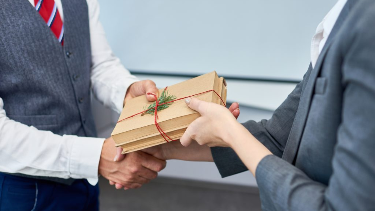 Building Client Relationships through Thoughtful Corporate Gifts | by  Flohaan | Aug, 2023 | Medium