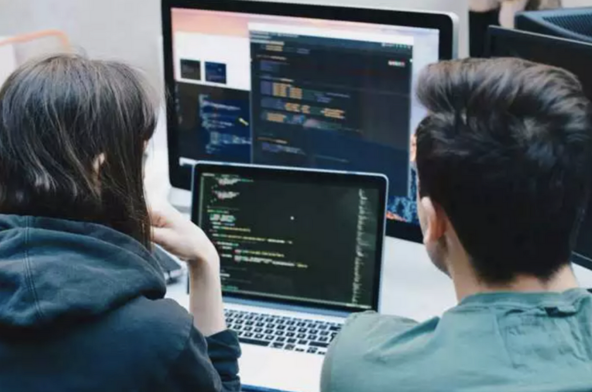 Dive into who do the Stack Overflow Annual Developer Survey 2022 by