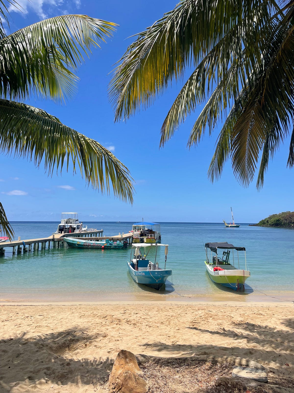 Top Things to do in Roatan, Honduras | by The Anonymous Traveler