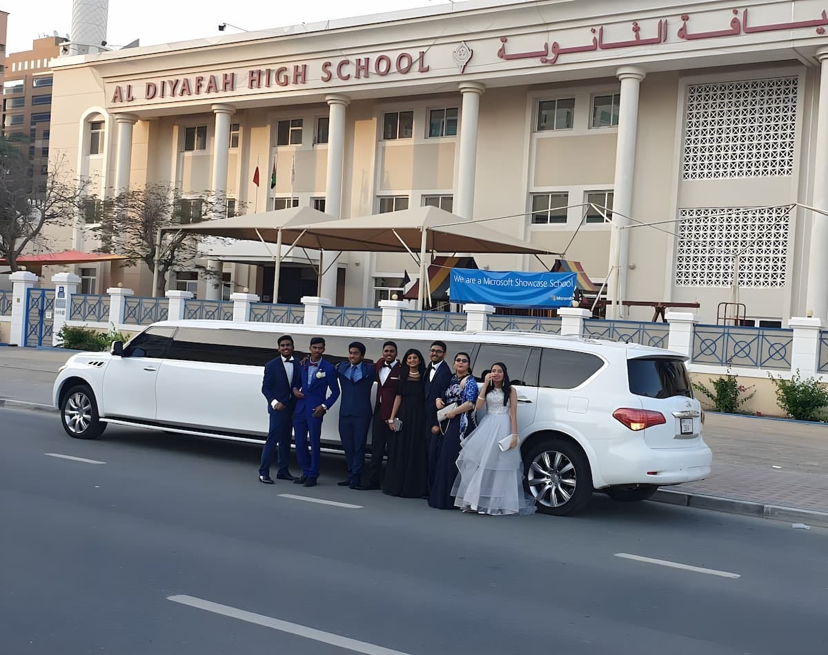 Arrive Like a Star: Why Booking a Prom Limousine with DubaiLimousine.ae is a Game Changer