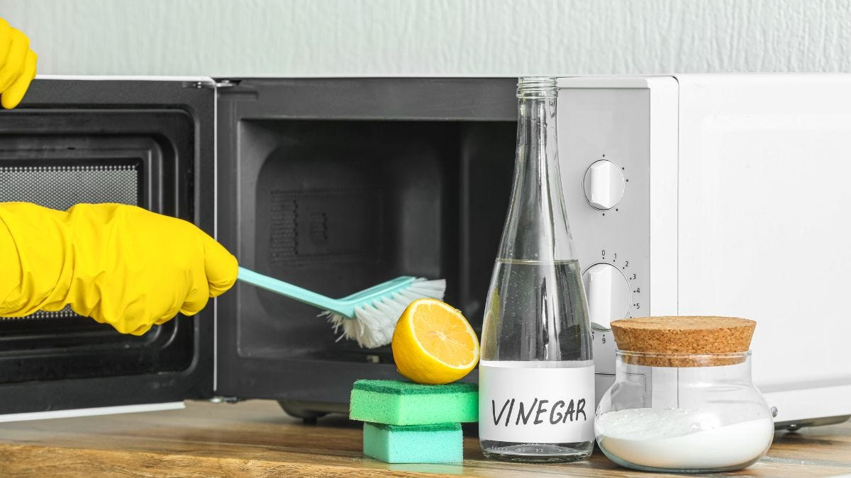 How to Keep Baking Trays Spotless: Follow 5-Step Cleaning Hack