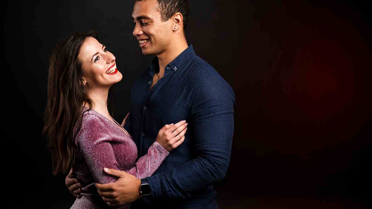 10 Body Language Signs A Guy Is Lusting After You | by AttractionDiary