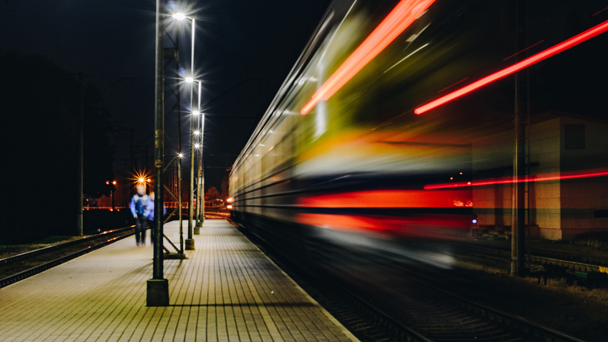 Compare Rails Versions and Explain Rails 8 Core Features | by Serhan ...