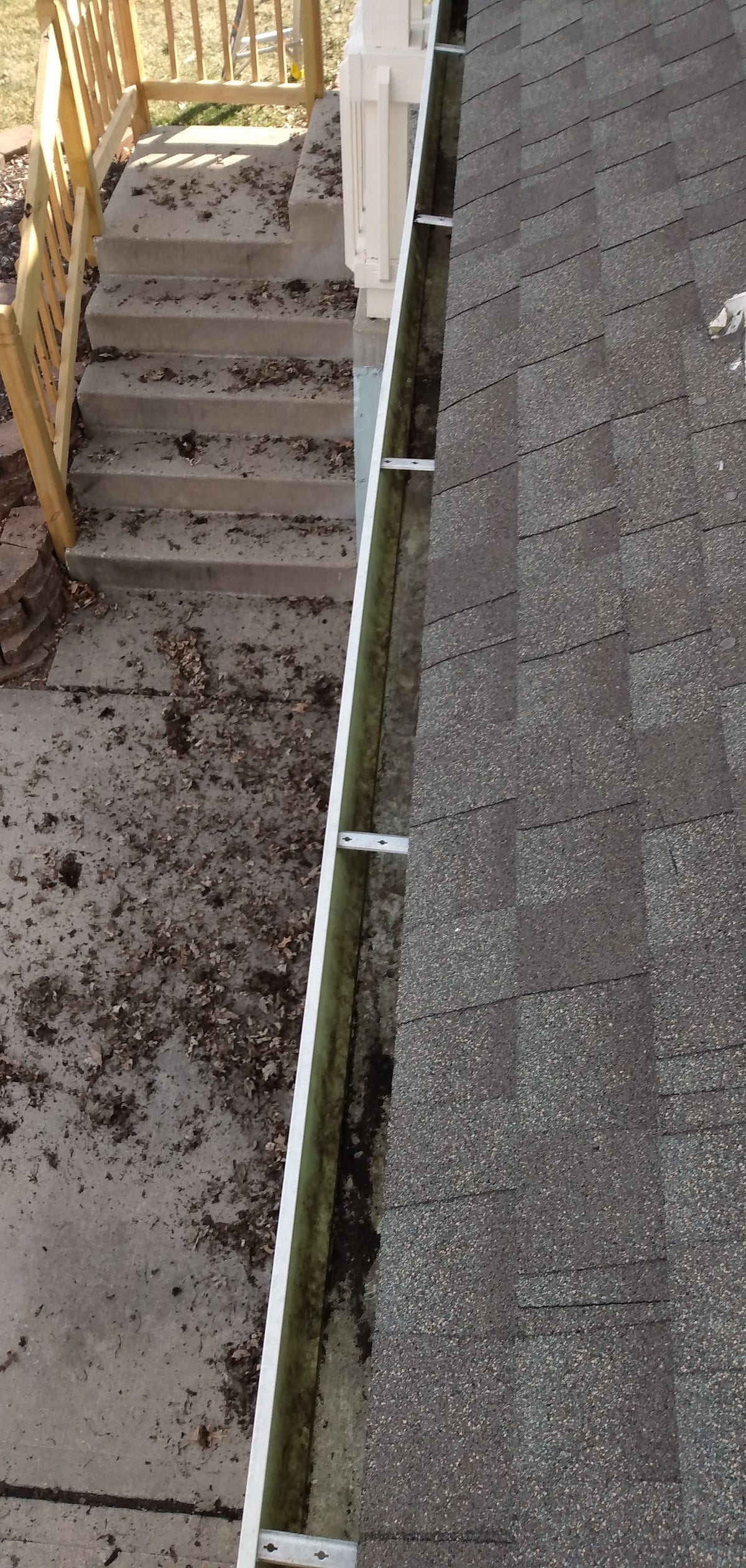 Gutter Cleaning Houston. Just How to Get Rid of Rain Gutter Gunk by