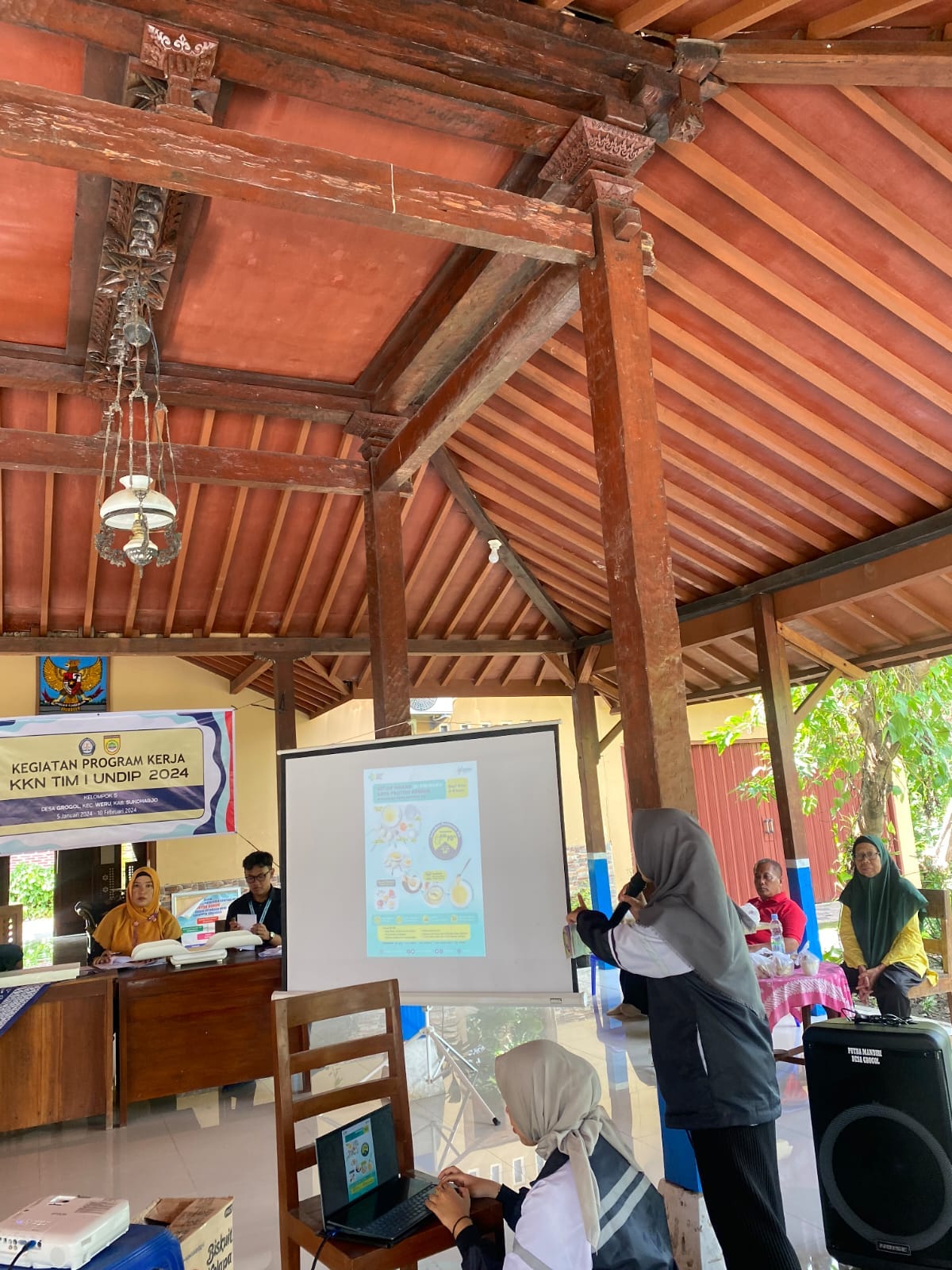 Mahasiswa KKN UNDIP Melakukan Kegiatan Edukasi Pemberian MPASI kepada Ibu bayi, Ibu balita, dan…