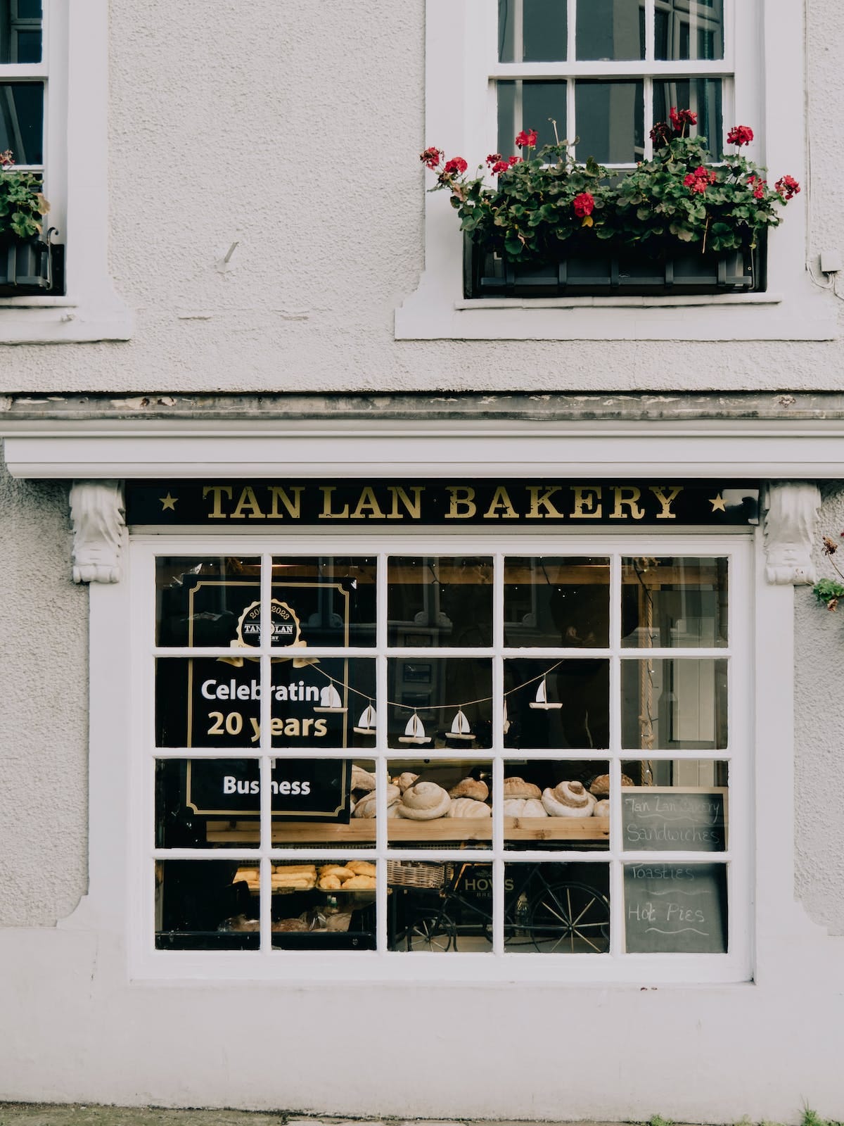 “Vegan Bakery: “Plant-Powered Profits: How to Start a Vegan Bakery