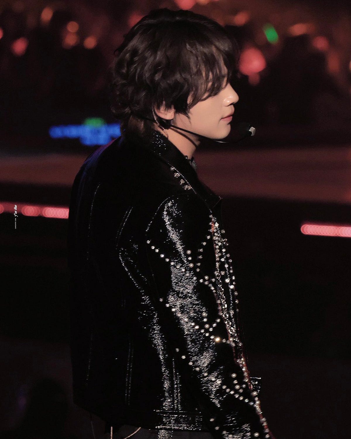 Kepada Tuan yang telah membawa diriku lari, merampas seluruh lara dalam ...