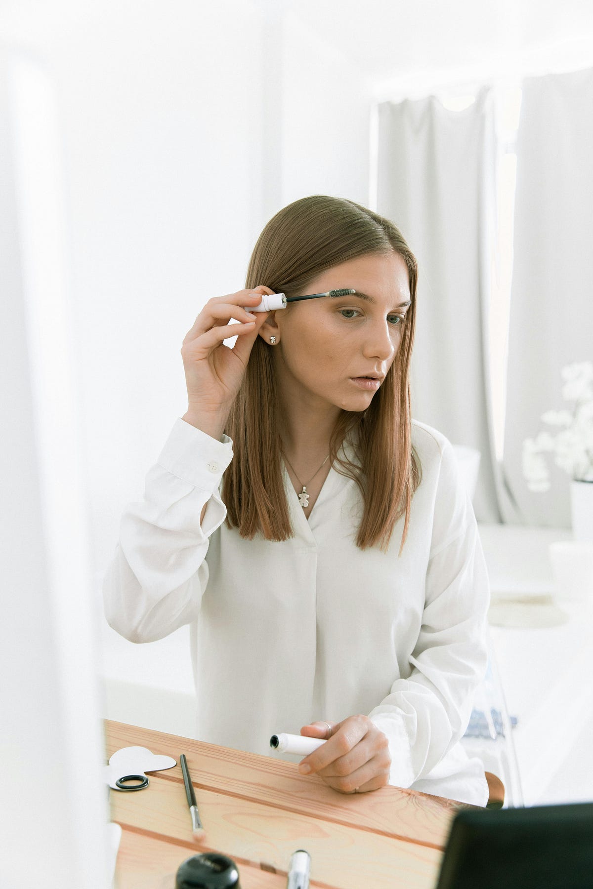 Mastering the Art of Eyebrow Shaping: Tips and Techniques for Perfect 