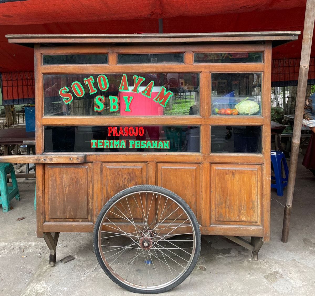 Soto Ayam SBY Prasojo: Destinasi Kuliner Legendaris Dekat UNJ dengan Rasa Tak Tertandingi yang…