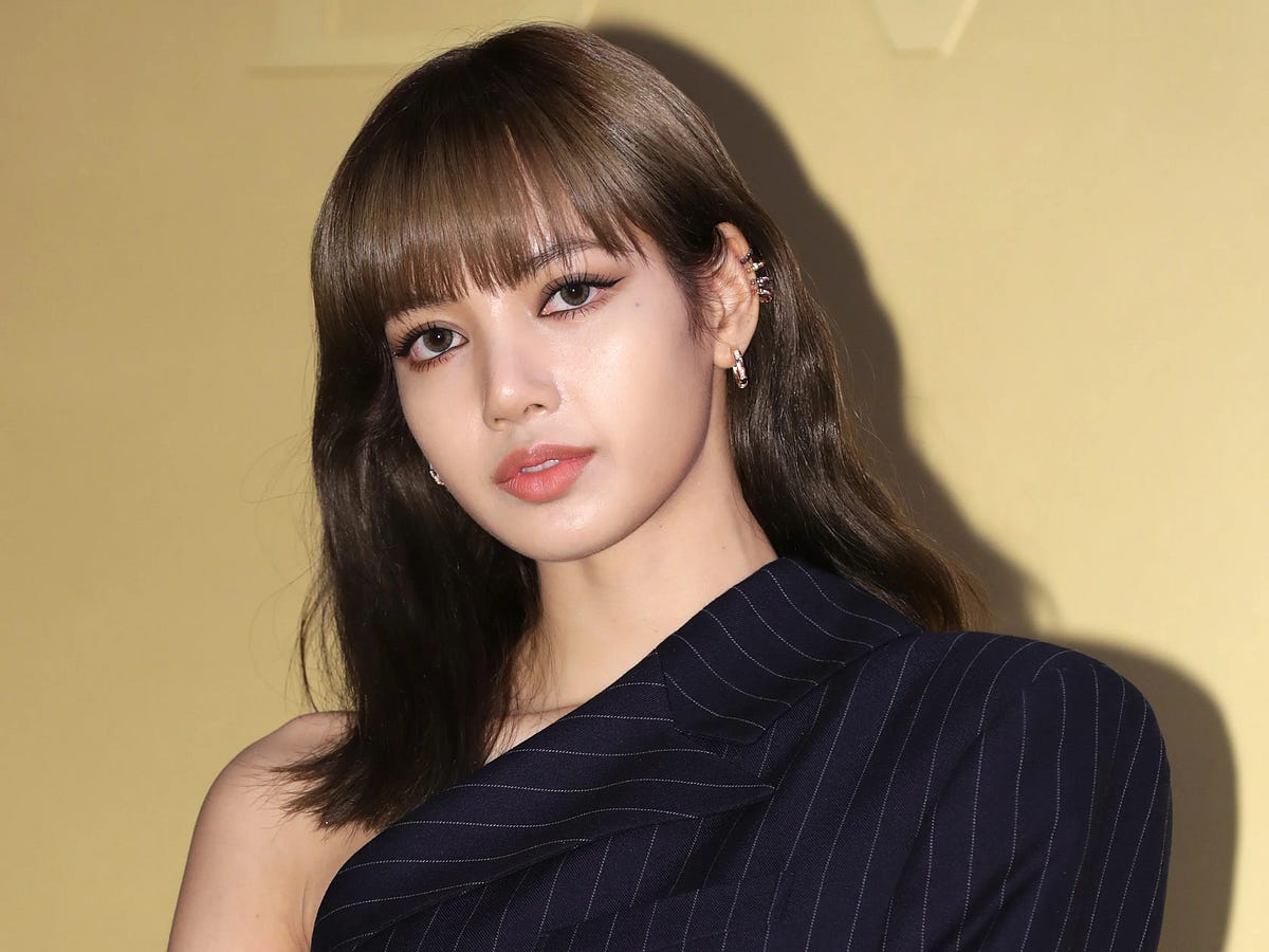 Blackpink’s Lisa Stirs Controversy with Crazy Horse Performance | by ...