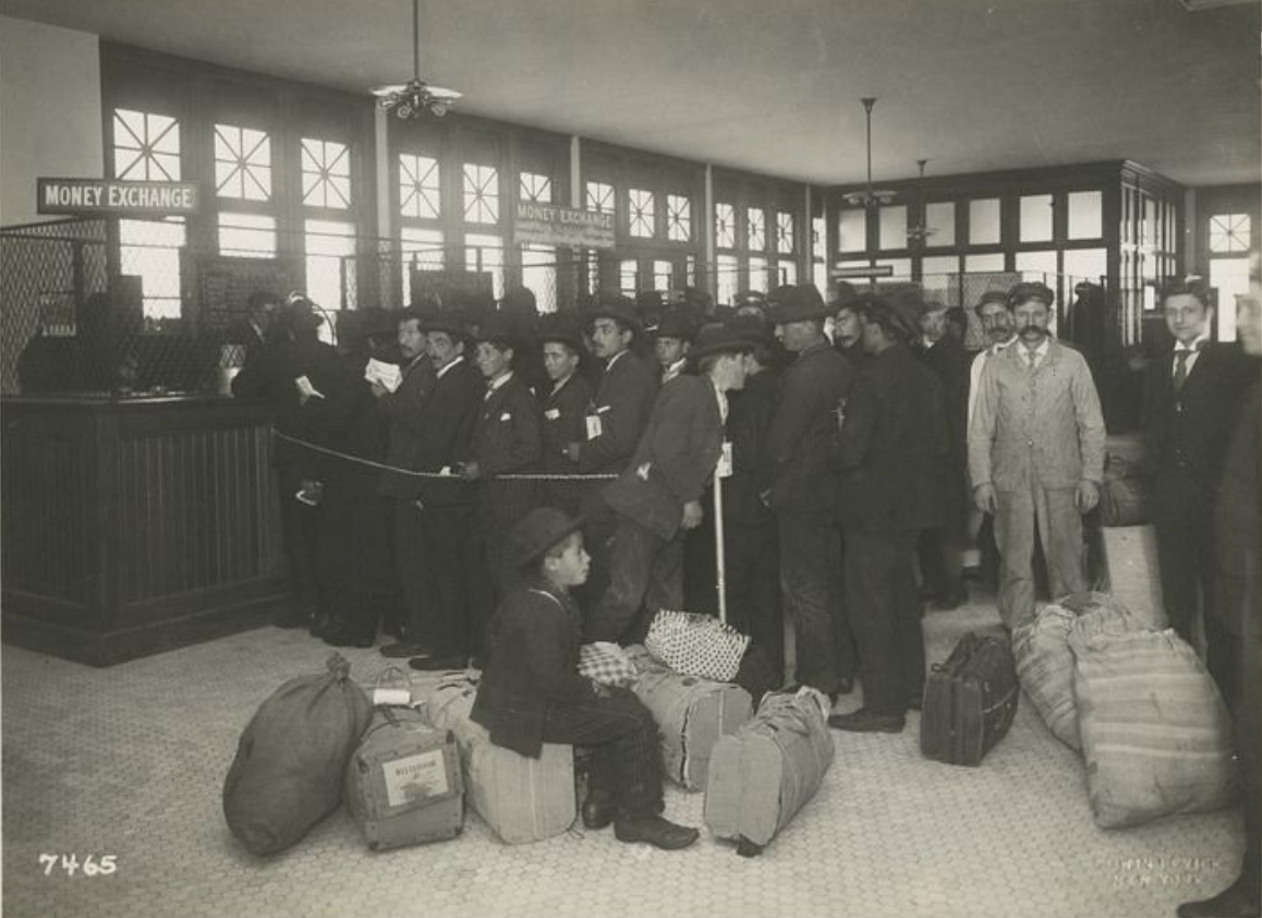 30 Heart-Warming Photos of Early Immigrants’ Arriving in America | by ...