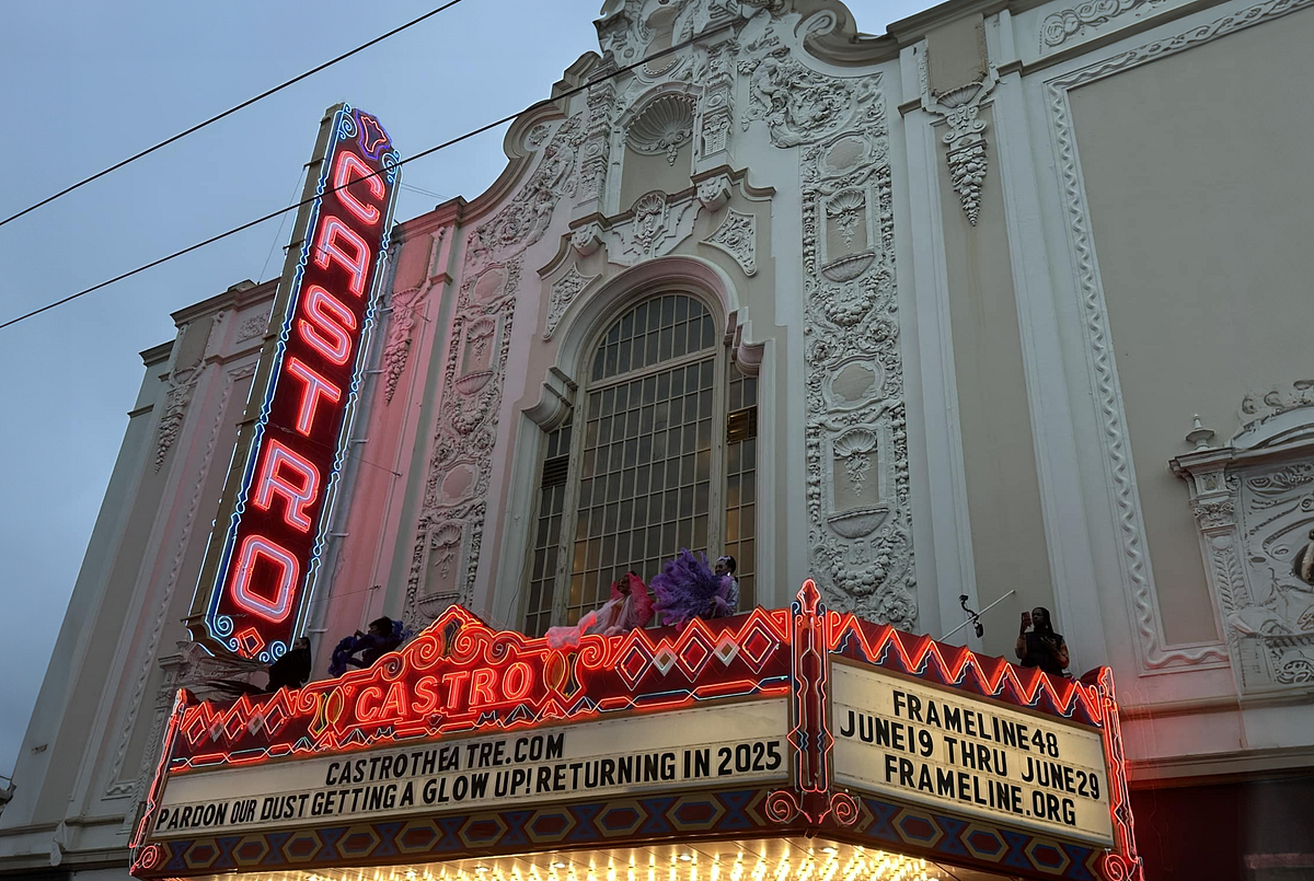 Image of: The Castro Theatre sign is finally back with us