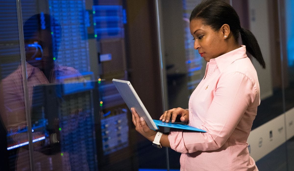 7 Must-Have Features in New Labour Code Compliance Software