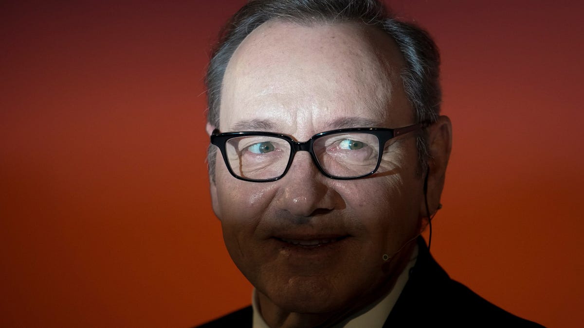 Unmasking Kevin Spacey His Family His Career His Controversies - 6wqw0f4