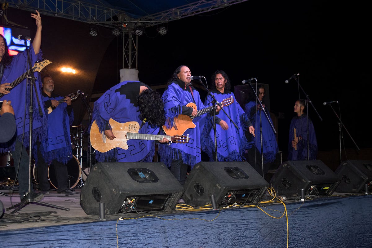 Jayac, la fuerza del canto. Vinicio Díaz, vocalista del grupo JAYAC