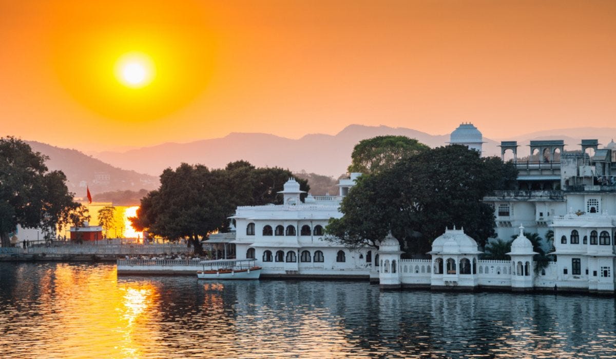 Explore Udaipur- the City of Lakes for an Unforgettable Family Vacation |  by Harivanshtouragency | Medium