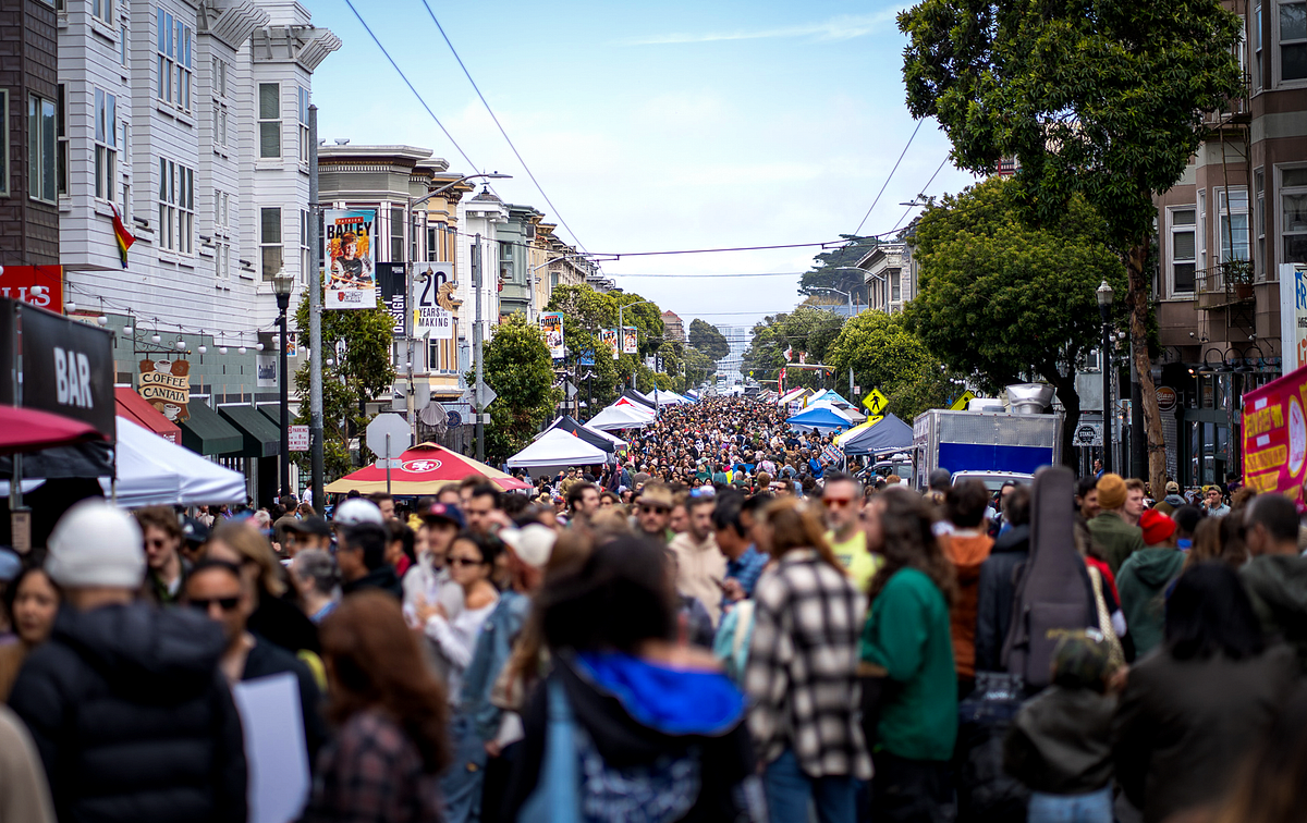 Image of: Haight Street Fair was a colorful and chaotic kaleidoscope of fun