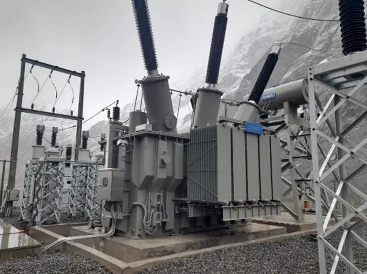 The Difference Between a Voltage Transformer and Current Transformer ...