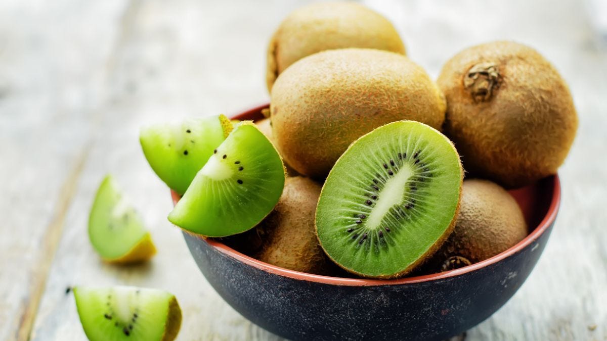 Buah Kiwi : Kecil, Hijau, dan Kaya Nutrisi
