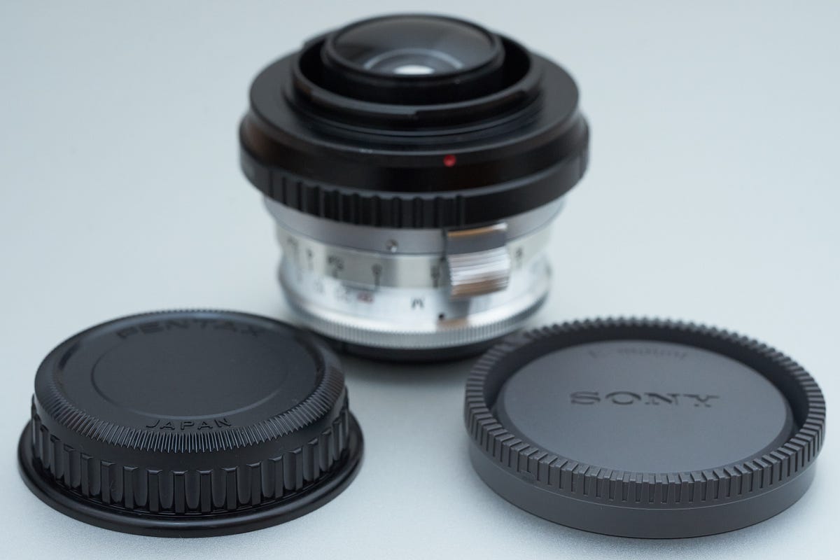 Jupiter-12 35mm F2.8とマウントアダプタ(後玉が収まるEマウントリア