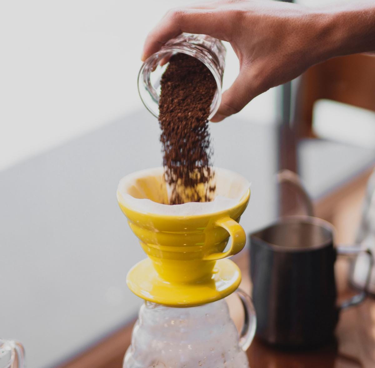 Why Are Some Manual Coffee Grinders Worth $200+? Understanding Precision, Materials, and Innovation