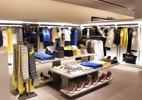 Мерчандайзинг одежды. Визуальный мерчандайзинг в магазине одежды. Мерчандайзинг одежды. Мерчандайзинг женской одежды. Выкладка одежды в торговом зале.