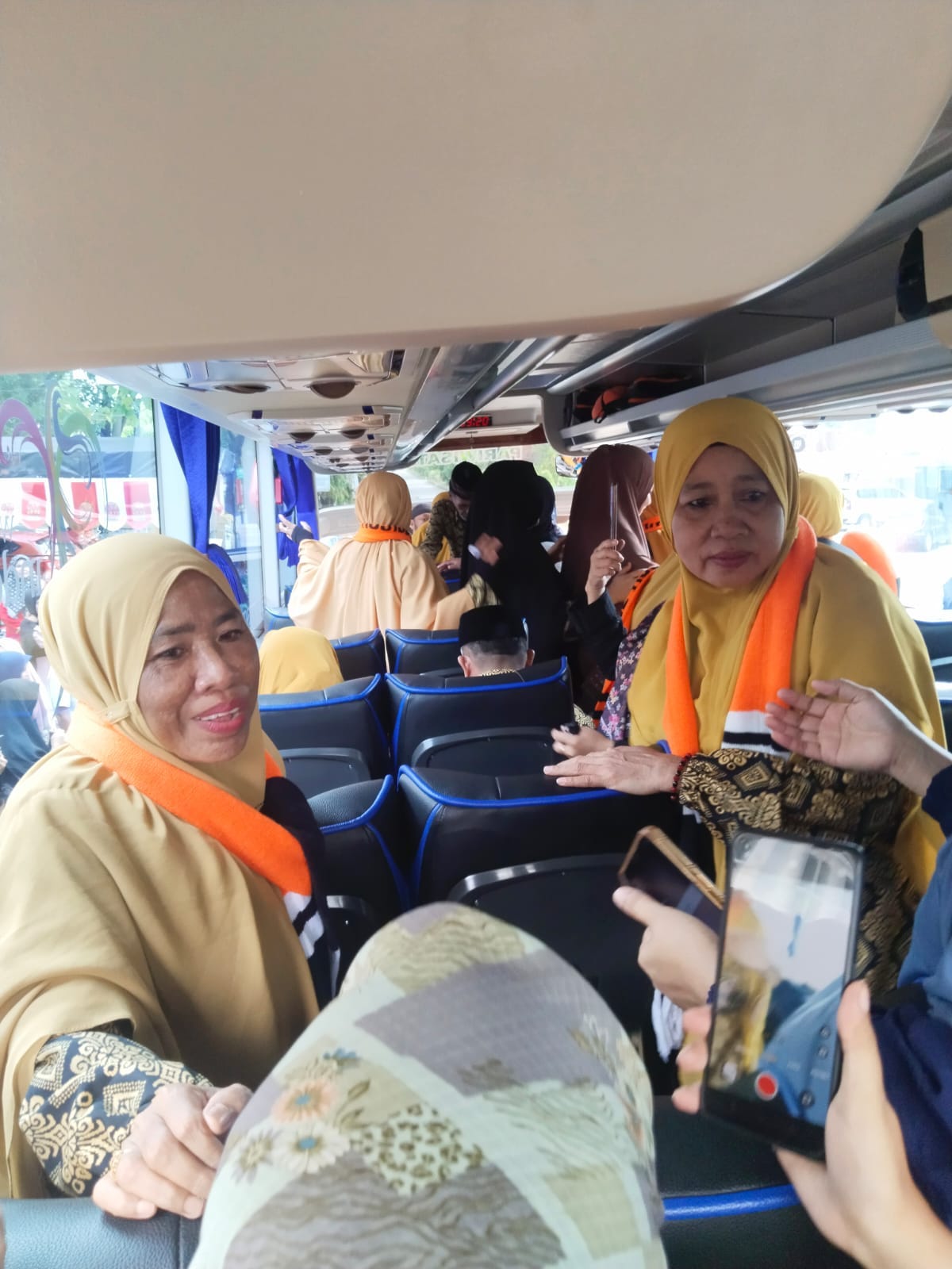 Herlin: Mengukir Jejak di Industri Pariwisata dengan Bus Mini yang Nyaman dan Modern
