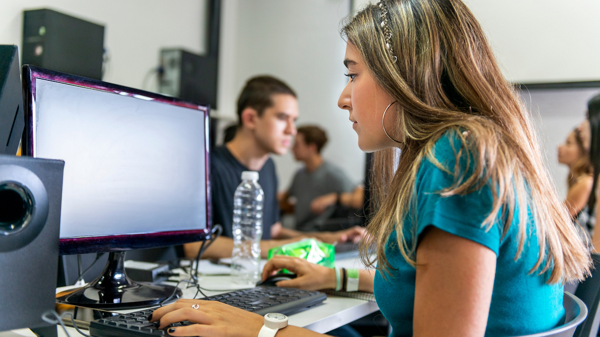 10 Best Computer Science Volunteer Opportunities for High School