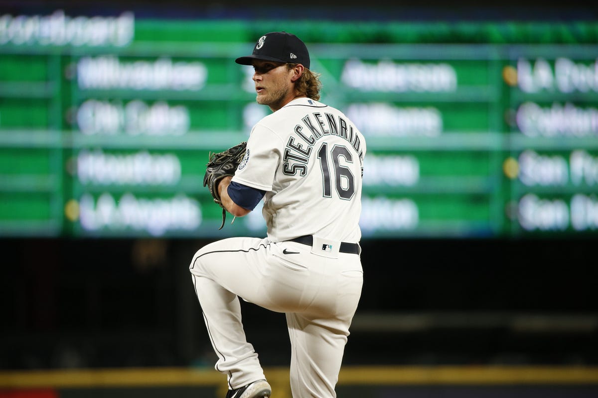Mariners Reinstate RHP Drew Steckenrider, Select RHP Yacksel Rios by