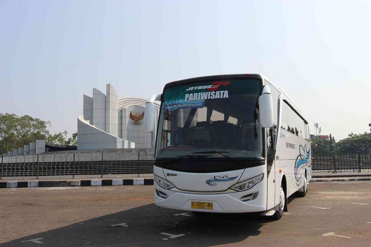 Petualangan Tanpa Batas: Mengungkap Keindahan Indonesia dengan Bus Pariwisata
