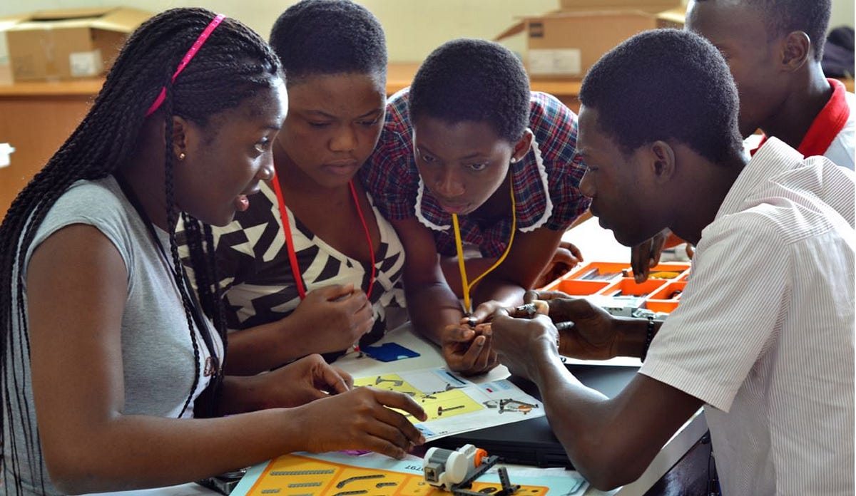 Education africa. Юар школа. Африканские дети в школе. Африканцы в школе. Образование в африке.