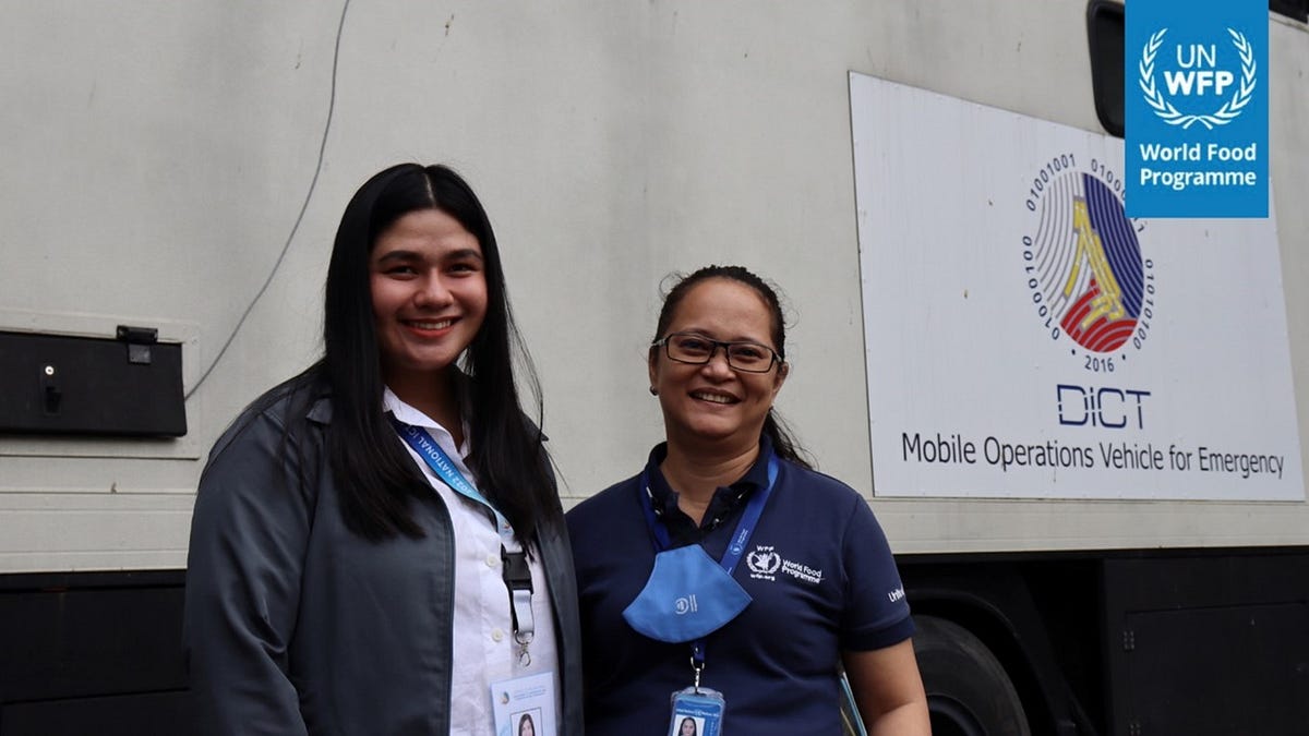 Philippines: a day in the lives of women at the forefront of emergency