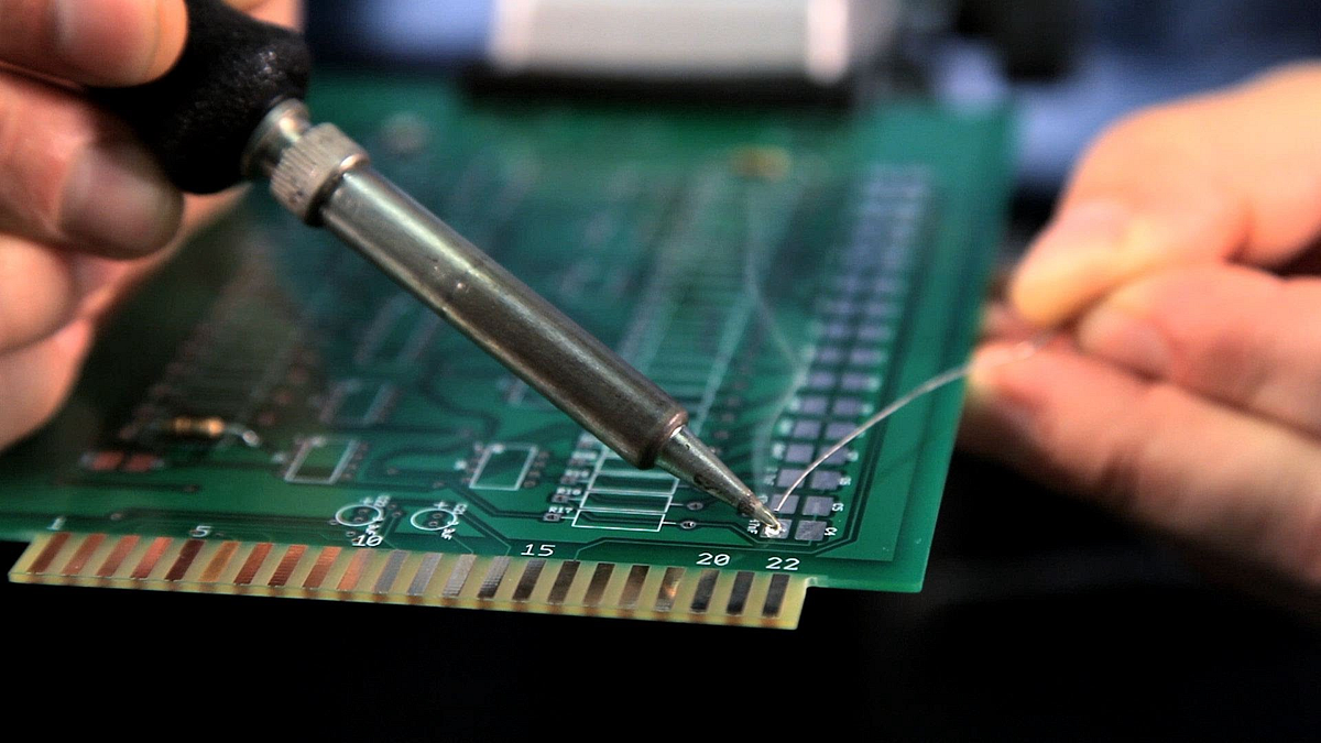 Learn how to Solder in 5 mins.. Everything you need to know about basic