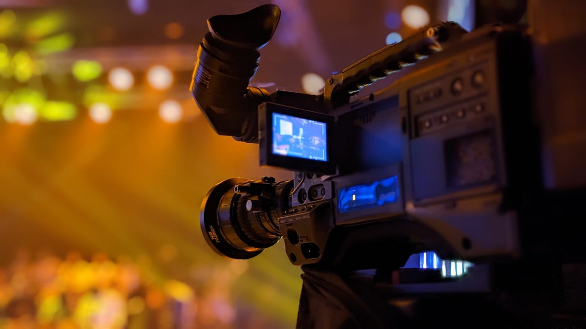 3 Reasons to Hire a Commercial Production Company for Your Business