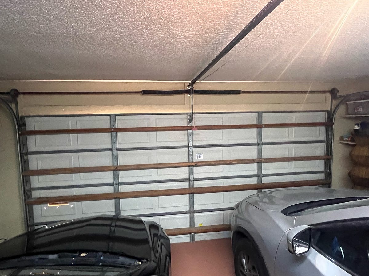 10 Benefits of Hiring Garage Door Experts for Your Home Automation