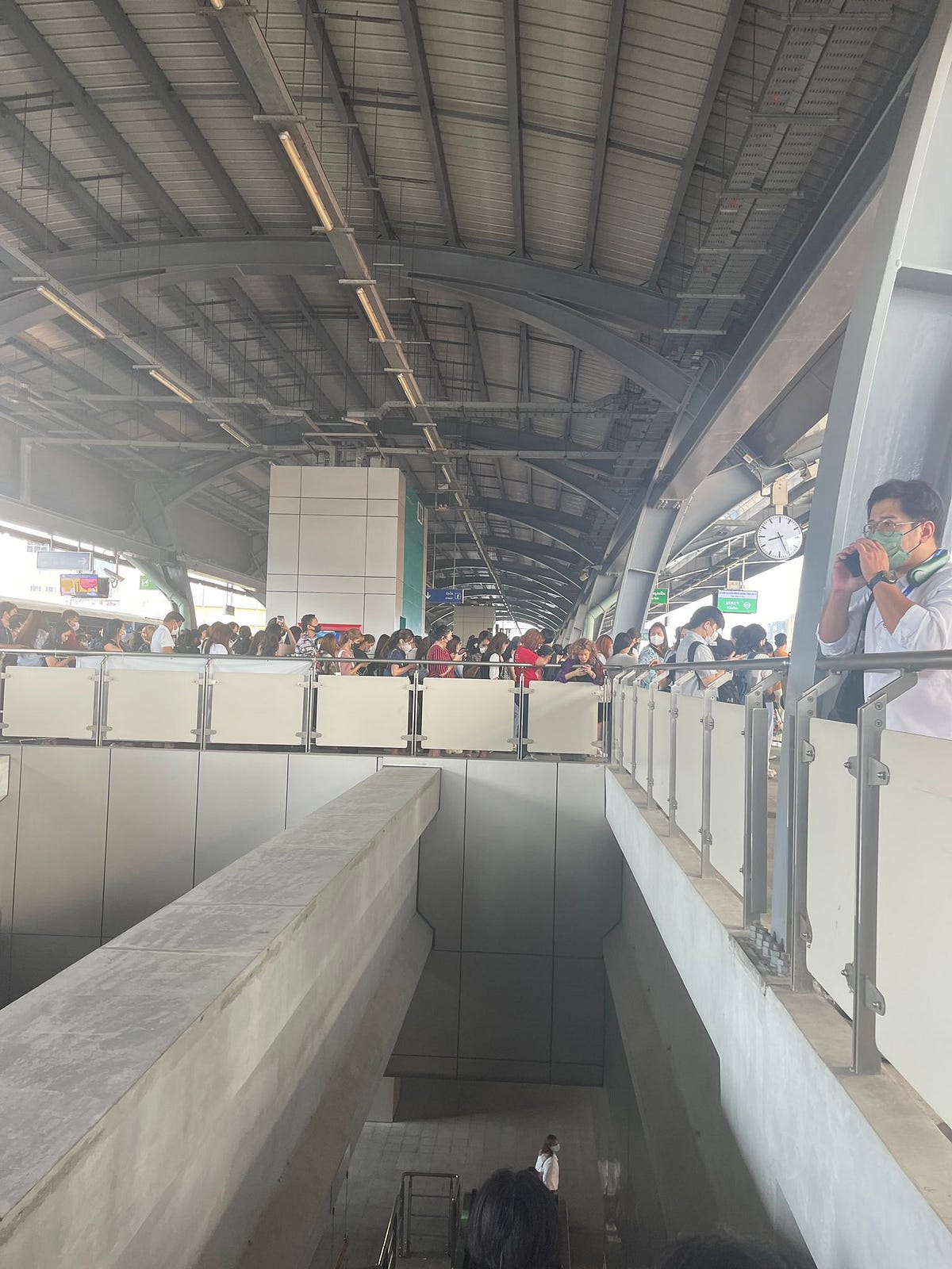 Bts Skyline Train Crash Causing Chaos And Devastation In Ha Yaek Lat Bts Skyline Train Crash Causing Chaos And Devastation In Ha Yaek Lat