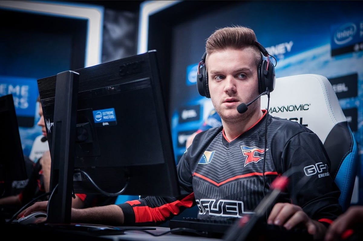 Норберт к23 кс го. Niko ковач. Киберспортсмен кс го. Ник про игрока кс. Niko faze.