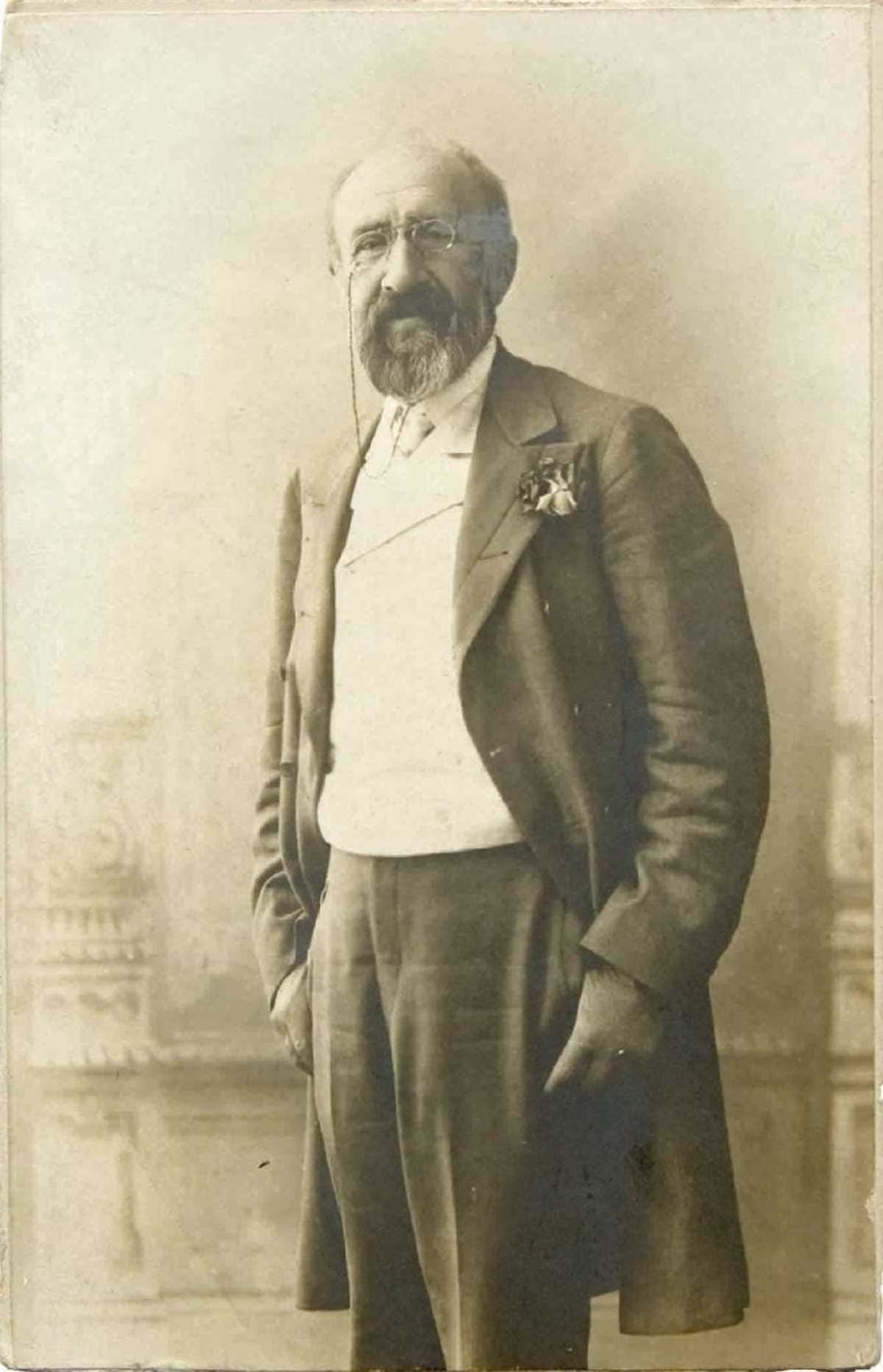 DOĞU VE BATI SANATI ARASINDA BİR KÖPRÜ: OSMAN HAMDİ BEY KİMDİR?