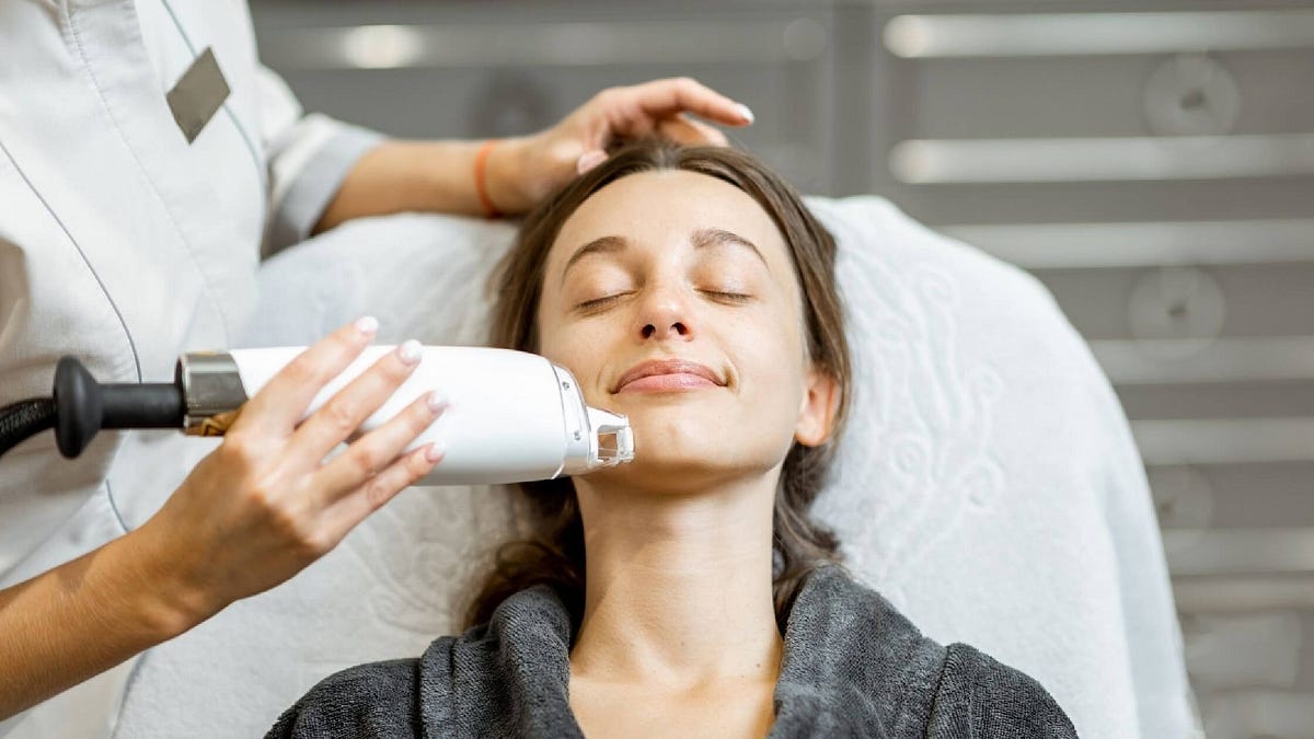 LASER HAIR REMOVAL SIDE EFFECTS. IS IT SAFE? IS IT PAINFUL? by