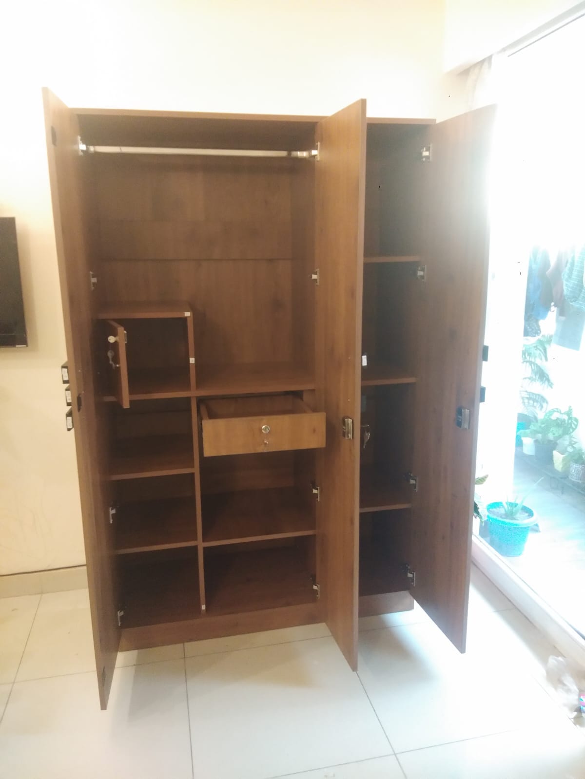 What are the types of furniture assembly? and what are its advantages